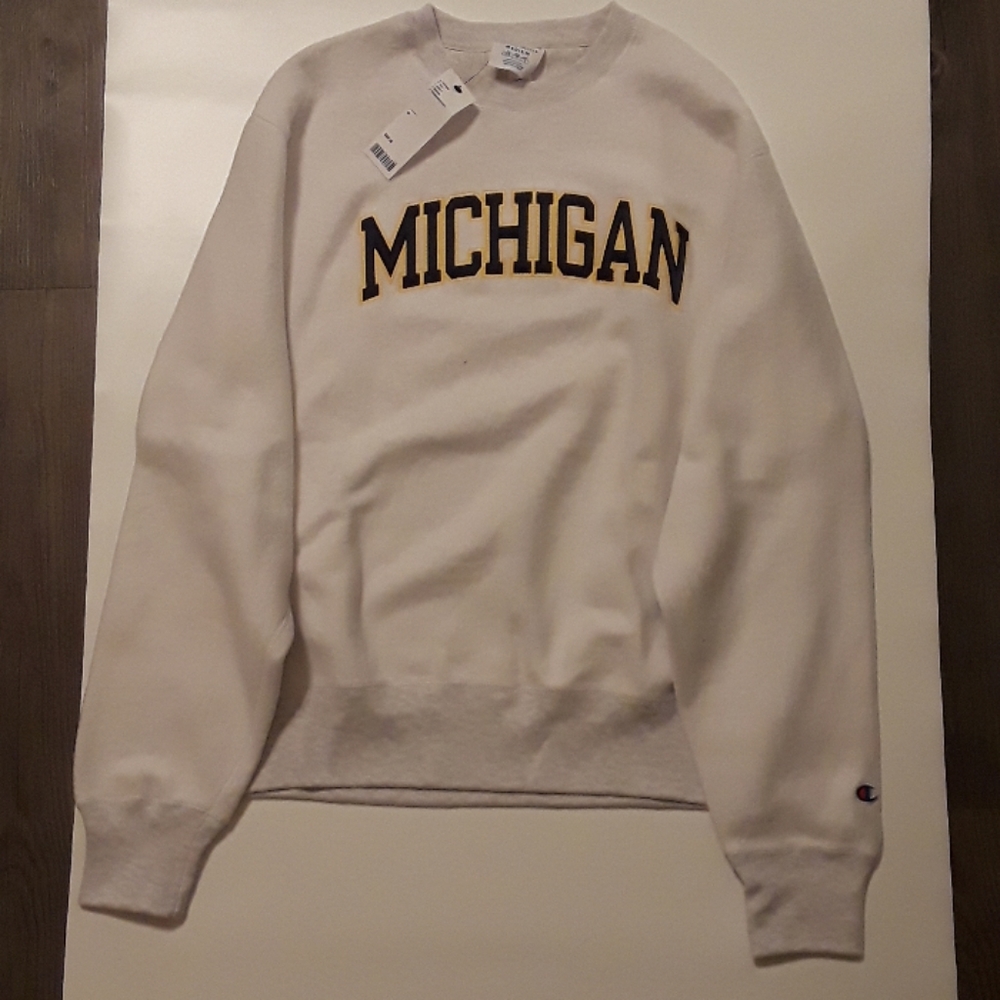 *NWT* Champion crew neck
